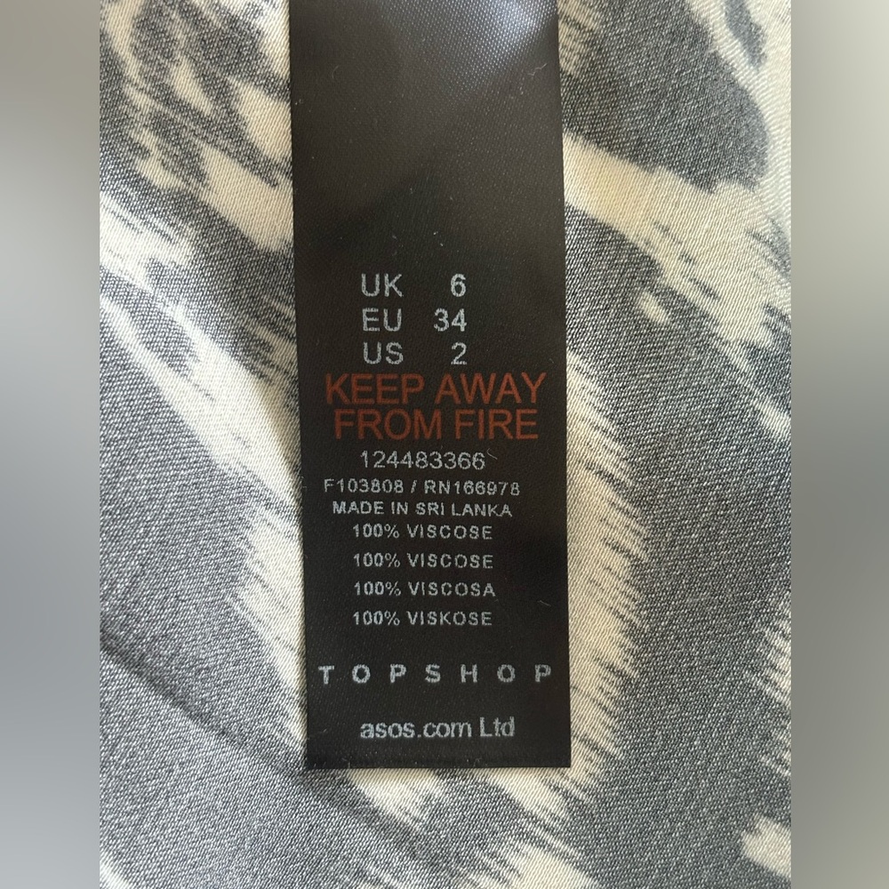 TOPSHOP Flutter Sleeve Open Back Satin Dress. Size 2. Black Cream Floral Print - Picture 13 of 13